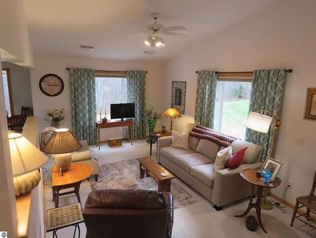 326 Woodside Circle 33, Cadillac, MI 49601