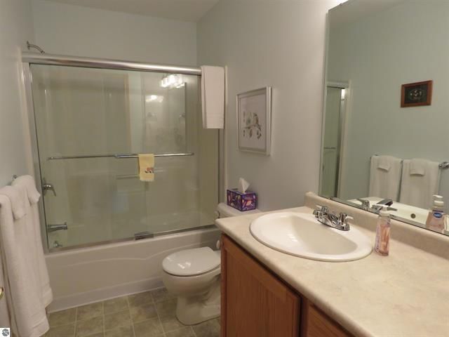 326 Woodside Circle 33, Cadillac, MI 49601