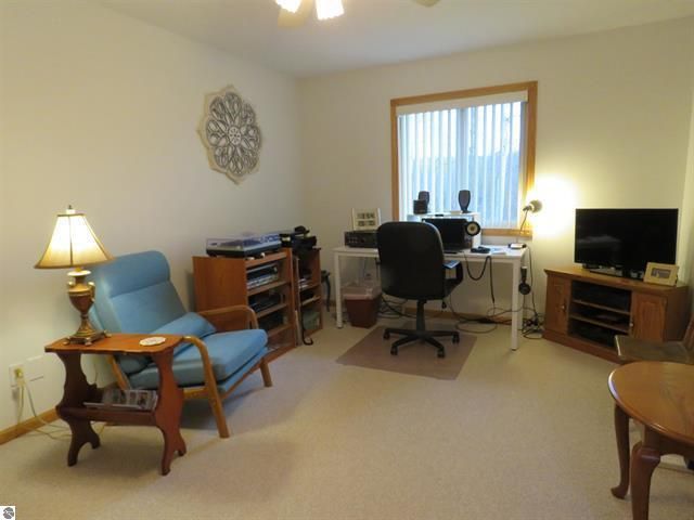 326 Woodside Circle 33, Cadillac, MI 49601