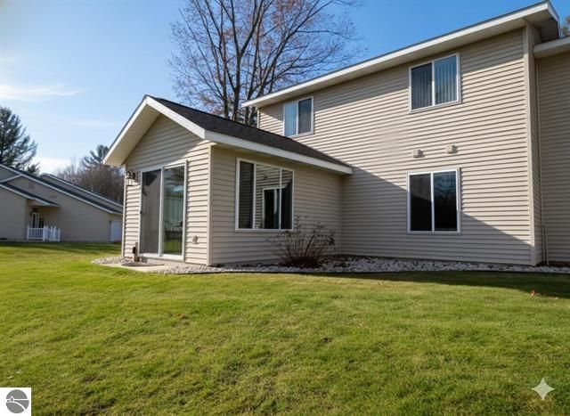 326 Woodside Circle 33, Cadillac, MI 49601
