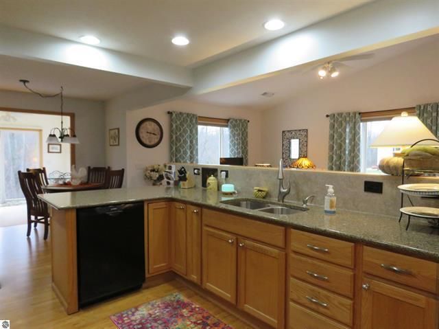 326 Woodside Circle 33, Cadillac, MI 49601