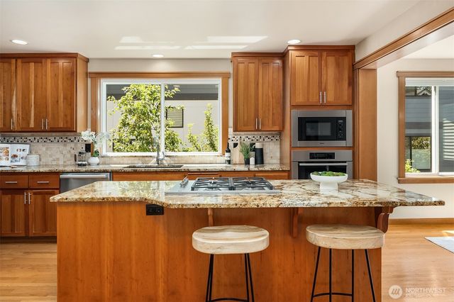 11226 NE 67th Street, Kirkland, WA 98033