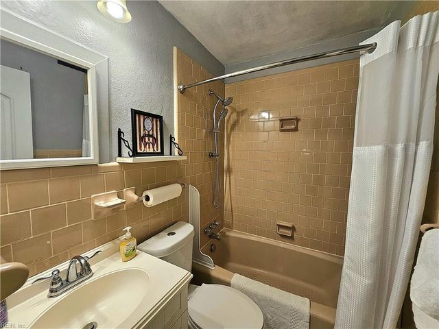 667 Ellen RD, Newport News, VA 23605