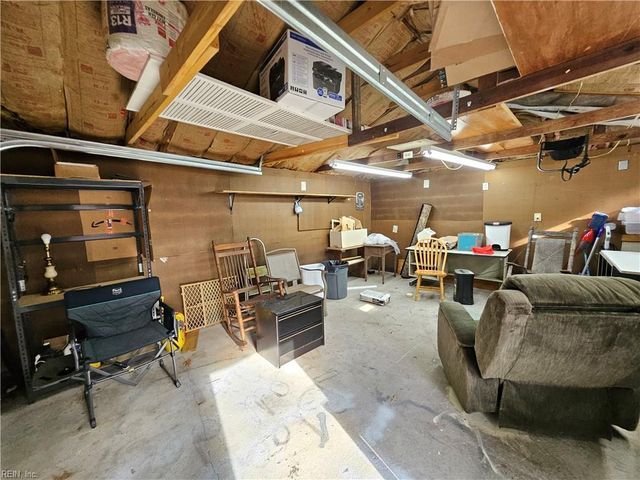 667 Ellen RD, Newport News, VA 23605