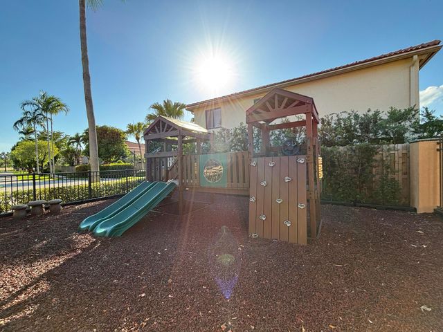 1760 Shoreside Circle, Wellington, FL 33414