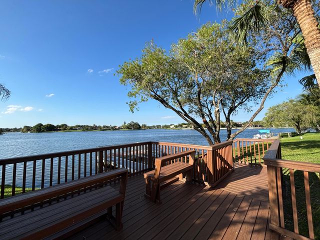 1760 Shoreside Circle, Wellington, FL 33414