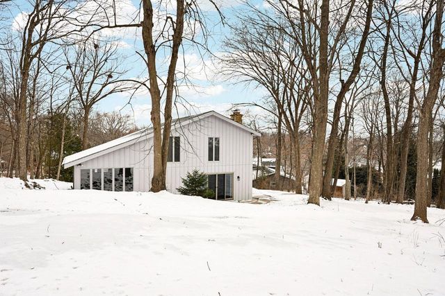 741 Summit COURT, West Bend, WI 53095