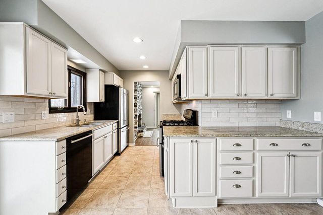 741 Summit COURT, West Bend, WI 53095