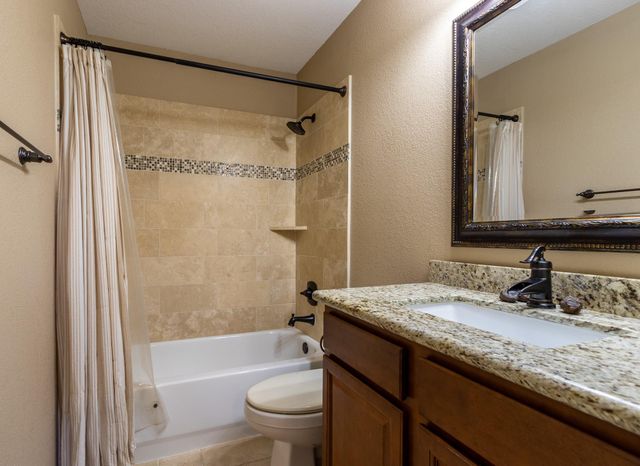 435 Sandstone Creek Lane, Dickinson, TX 77539