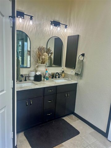 435 Sandstone Creek Lane, Dickinson, TX 77539