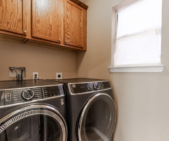 435 Sandstone Creek Lane, Dickinson, TX 77539