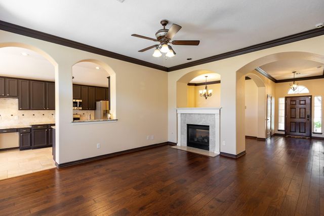 435 Sandstone Creek Lane, Dickinson, TX 77539