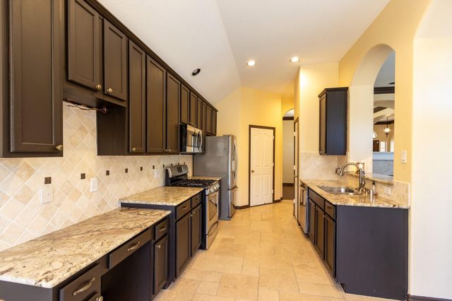 435 Sandstone Creek Lane, Dickinson, TX 77539