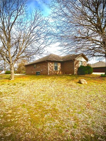 701 Apple Tree Lane, Clarksville, AR 72830