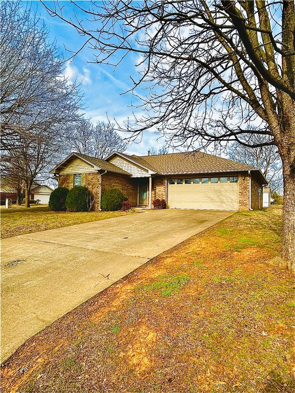 701 Apple Tree Lane, Clarksville, AR 72830