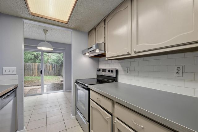 1800 Cinnamon PATH A, Austin, TX 78704