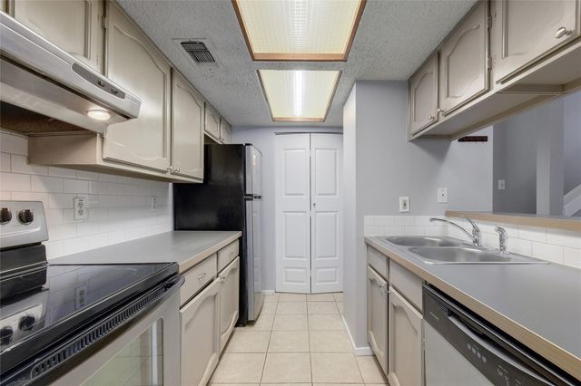 1800 Cinnamon PATH A, Austin, TX 78704