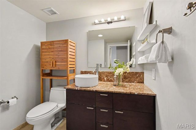 915 Olive Street 1002, St Louis, MO 63101