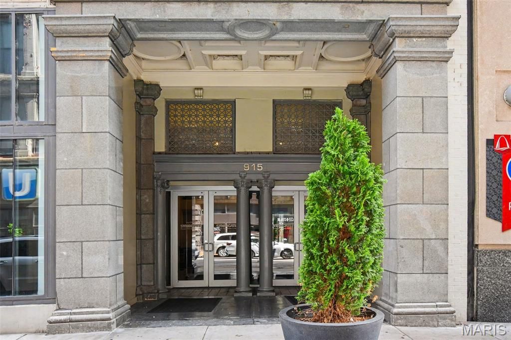 915 Olive Street 1002, St Louis, MO 63101