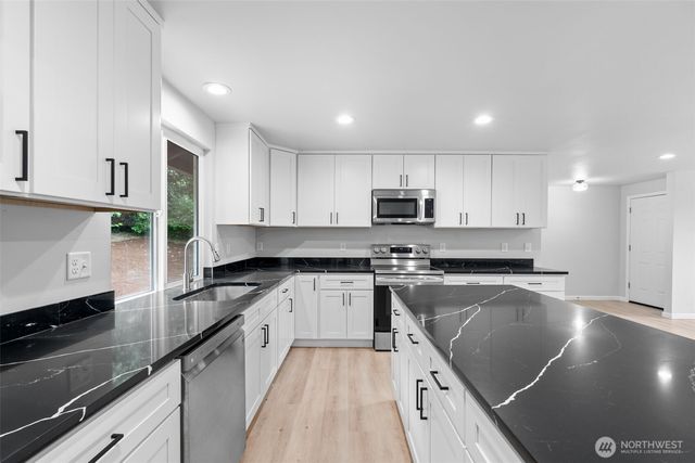 703 NW 117th Street, Vancouver, WA 98685