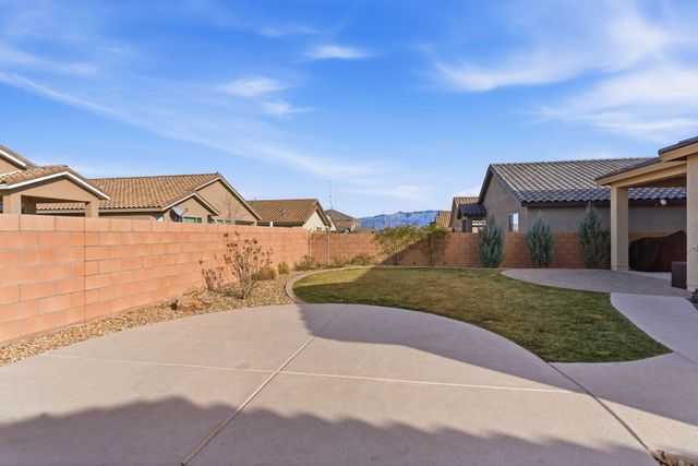 923 Zafiro Road SE, Rio Rancho, NM 87124