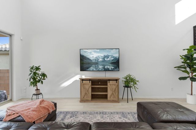 923 Zafiro Road SE, Rio Rancho, NM 87124