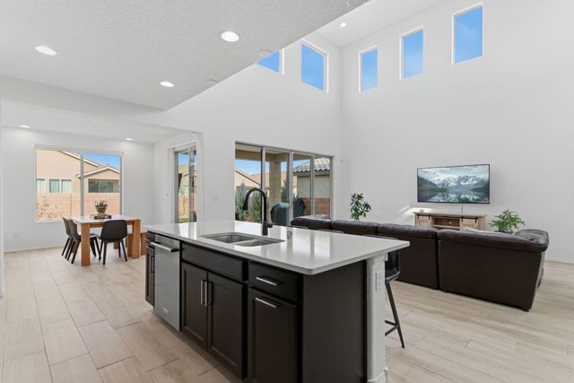 923 Zafiro Road SE, Rio Rancho, NM 87124