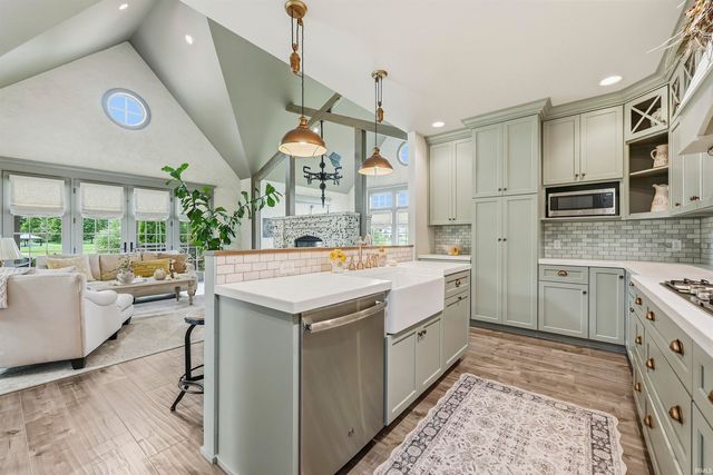 5933 Deer Hollow Road, Auburn, IN 46706