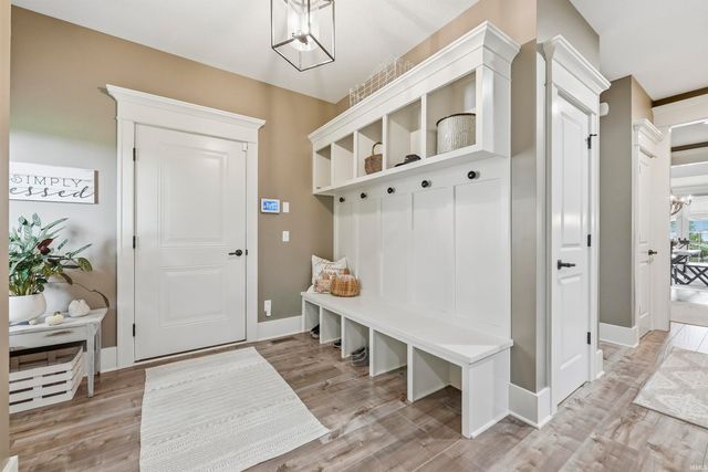 5933 Deer Hollow Road, Auburn, IN 46706