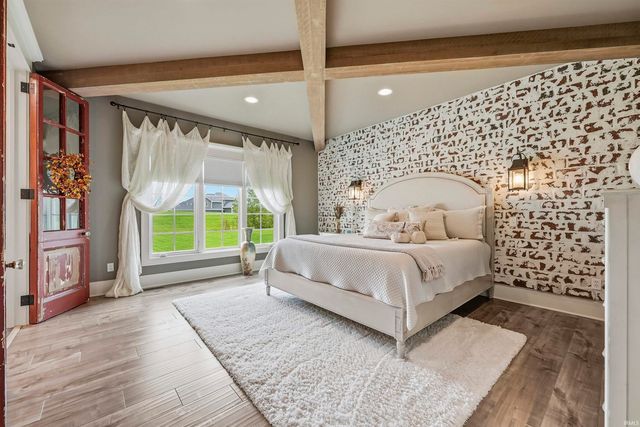 5933 Deer Hollow Road, Auburn, IN 46706