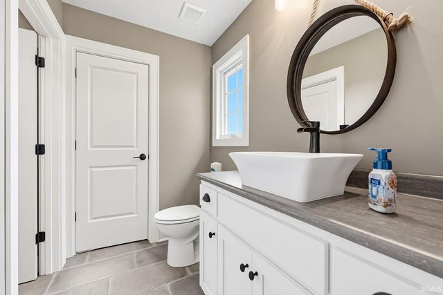 5933 Deer Hollow Road, Auburn, IN 46706