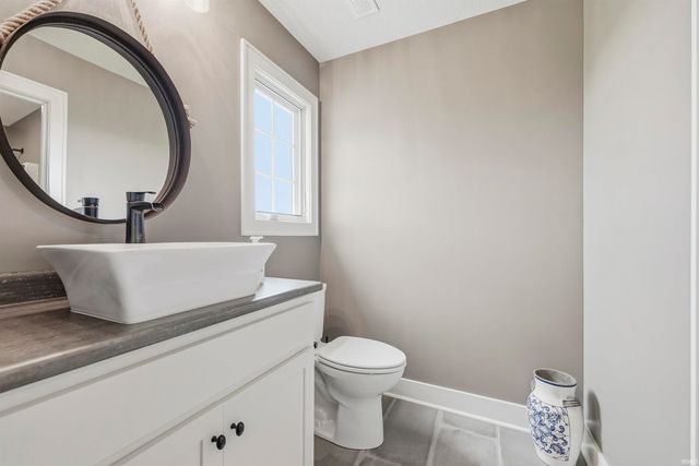 5933 Deer Hollow Road, Auburn, IN 46706