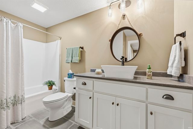 5933 Deer Hollow Road, Auburn, IN 46706