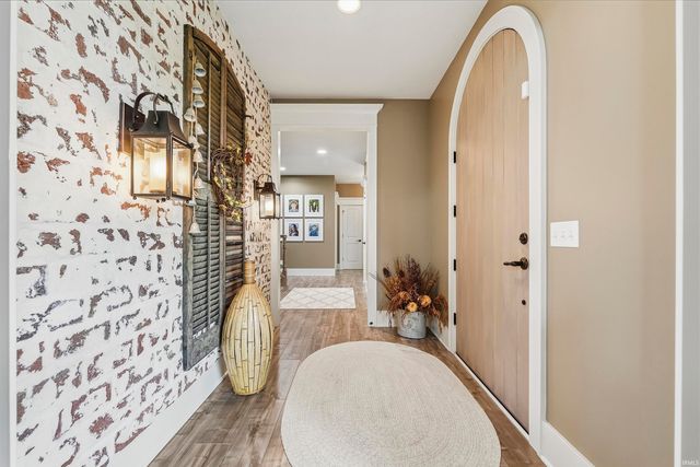 5933 Deer Hollow Road, Auburn, IN 46706