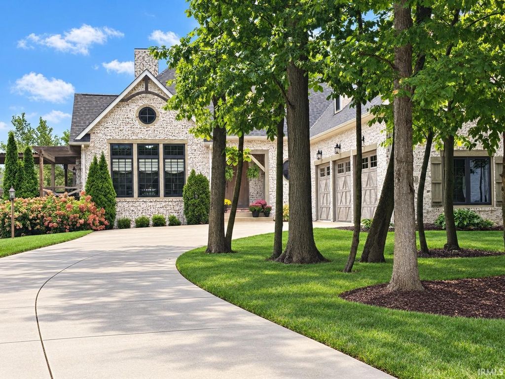 5933 Deer Hollow Road, Auburn, IN 46706