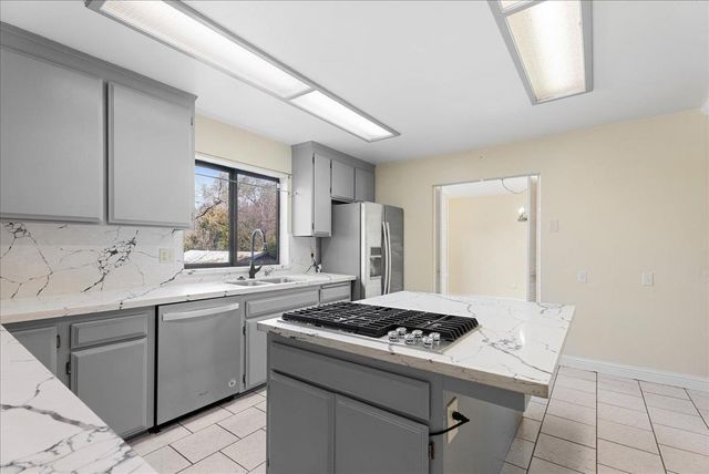 2717 Knollwood Dr, Cameron Park, CA 95682