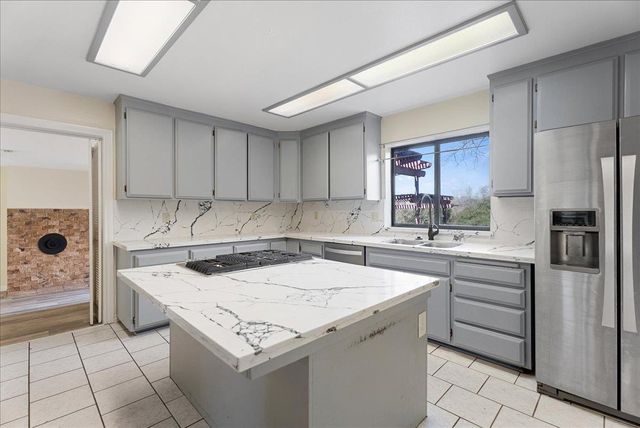 2717 Knollwood Dr, Cameron Park, CA 95682