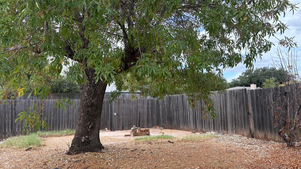 Image 2 of property listing at 3721 Inglewood Drive, San Angelo, TX 76904