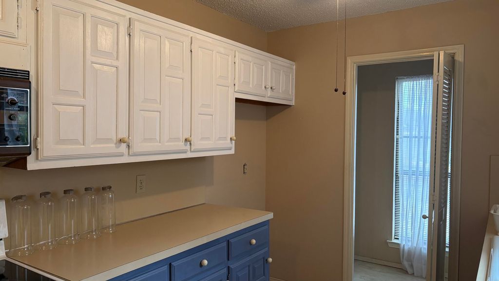 Image 4 of property listing at 3721 Inglewood Drive, San Angelo, TX 76904
