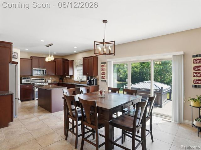 50606 Bredenbury Drive, Macomb, MI 48044