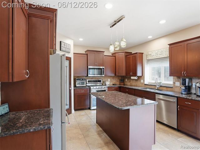 50606 Bredenbury Drive, Macomb, MI 48044