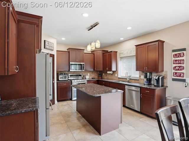 50606 Bredenbury Drive, Macomb, MI 48044