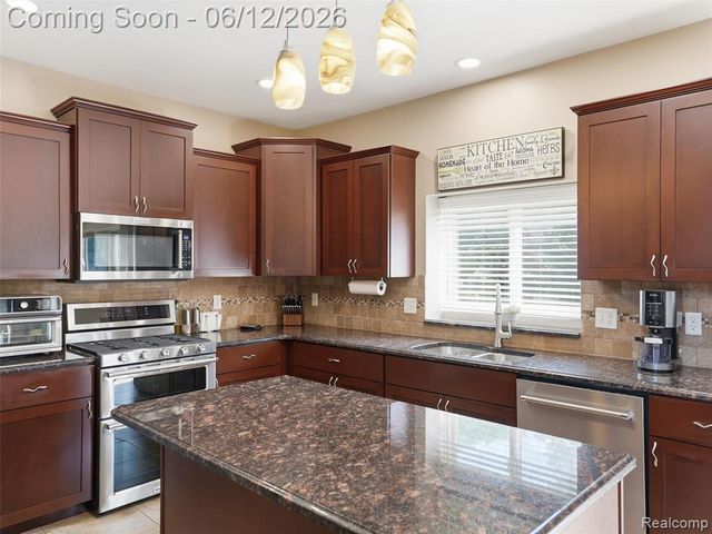 50606 Bredenbury Drive, Macomb, MI 48044