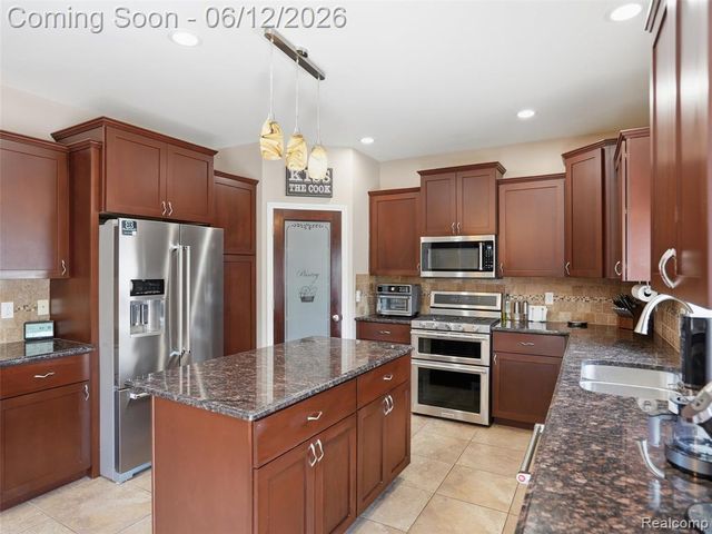 50606 Bredenbury Drive, Macomb, MI 48044