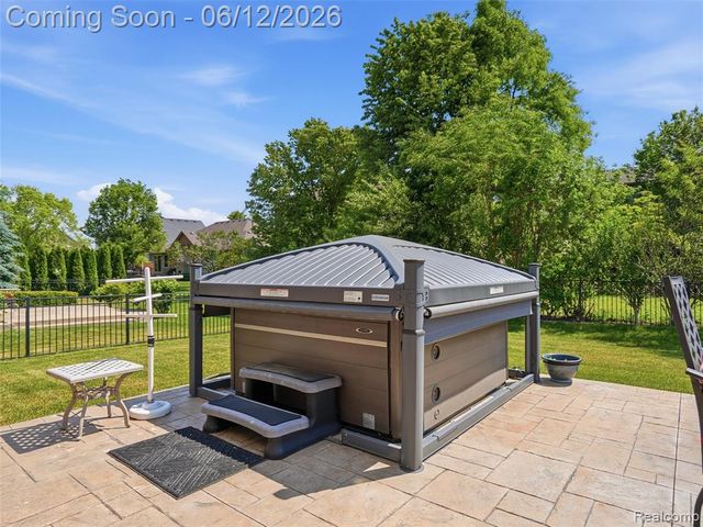 50606 Bredenbury Drive, Macomb, MI 48044