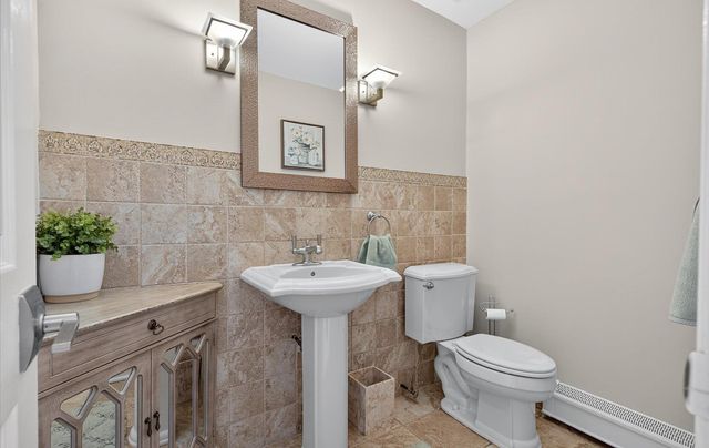 321 Lagoon Drive S, Copiague, NY 11726