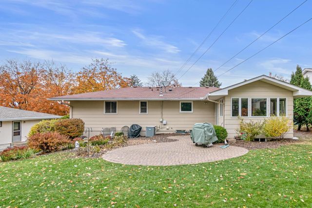 1190 Sextant Avenue W, Roseville, MN 55113