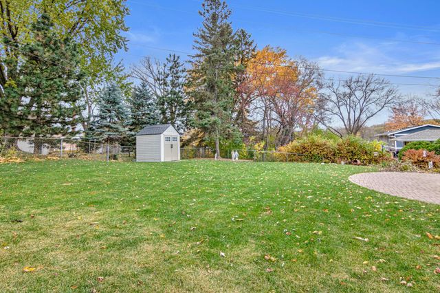 1190 Sextant Avenue W, Roseville, MN 55113