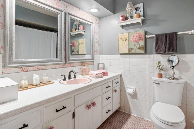 1190 Sextant Avenue W, Roseville, MN 55113