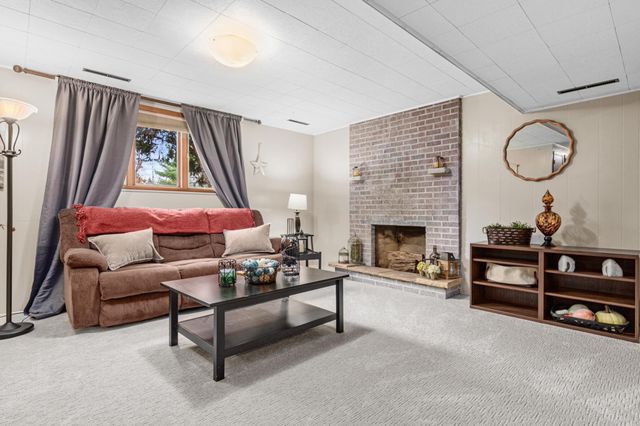 1190 Sextant Avenue W, Roseville, MN 55113